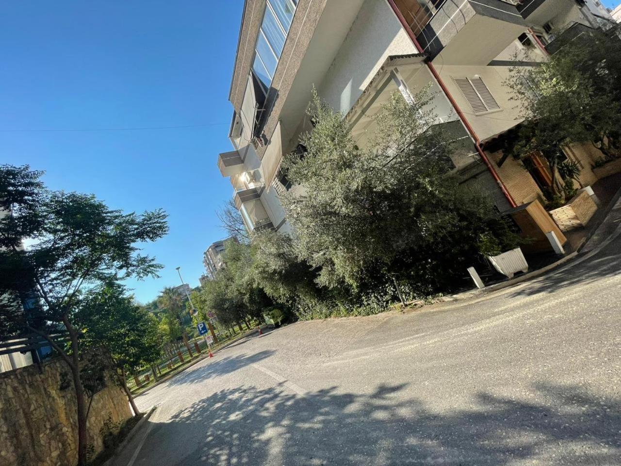 Zoo * Tirana